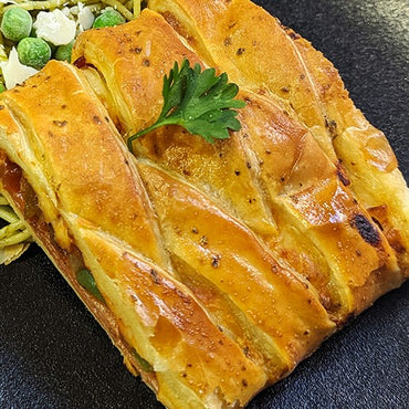 Puff pastry pizza and spaghetti with pesto