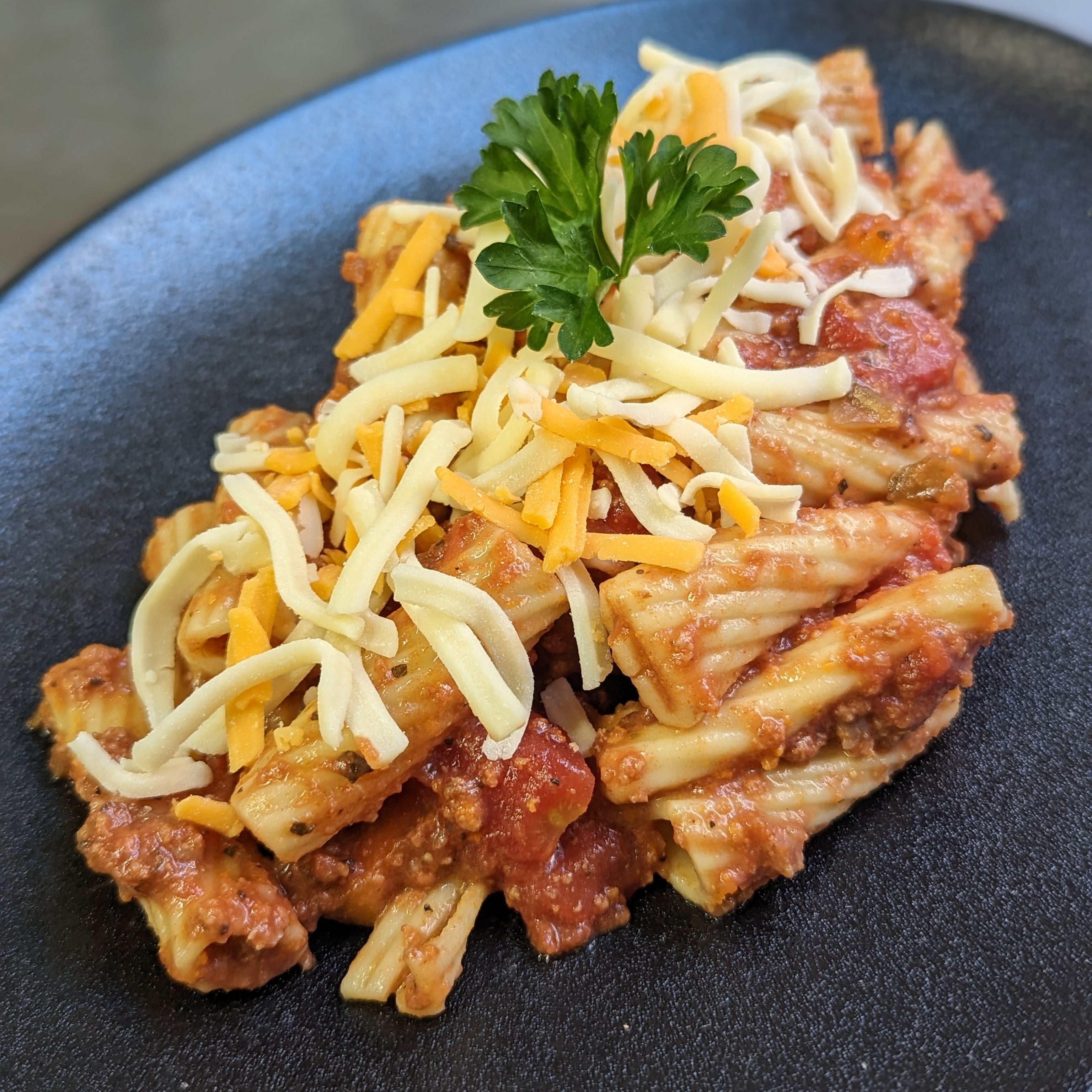 Rigatoni sauce à la viande, gratiné