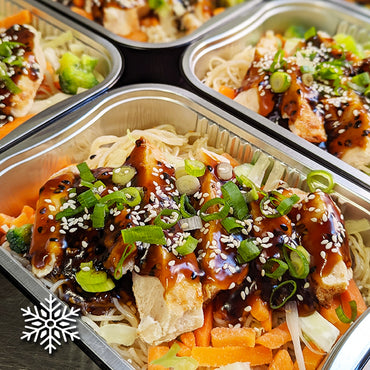 Sesame and honey chicken on rice vermicelli with vegetables