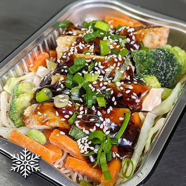 Sesame and honey chicken on rice vermicelli with vegetables